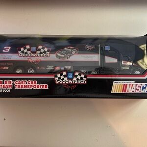 Racing Die-Cast Cab Team Transporter - Black and Red